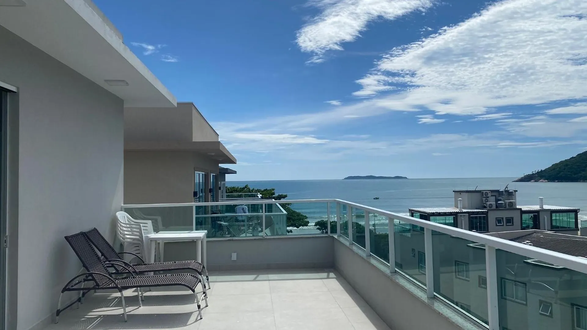 Cobertura Em Canto Grande- Bombinhas Sc A 30 Metros Da Praia Com Vista Para O Mar